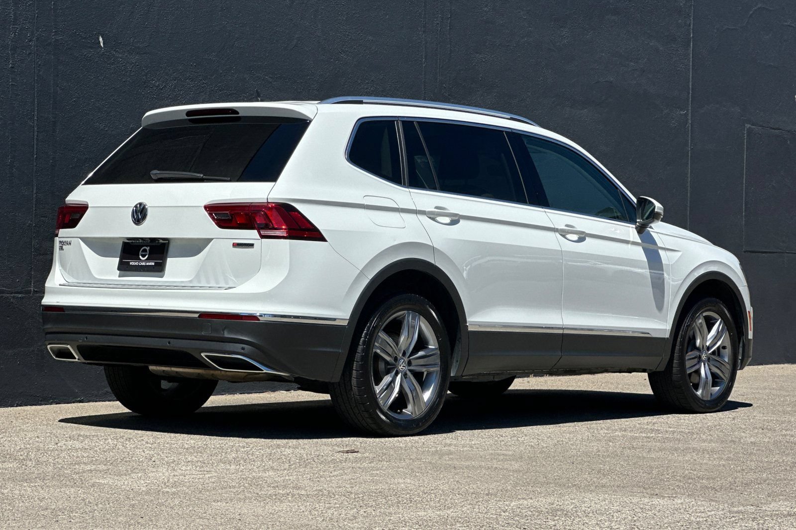 Used 2020 Volkswagen Tiguan SEL AWD/4WD image 2