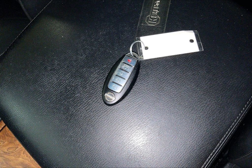 Used 2023 Nissan Armada SL w/ Captain's Chairs Package image 14