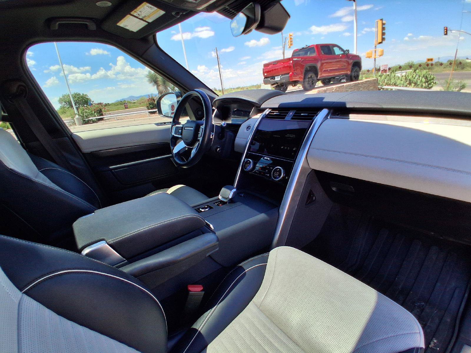 Used 2021 Land Rover Discovery HSE R-Dynamic AWD/4WD image 28