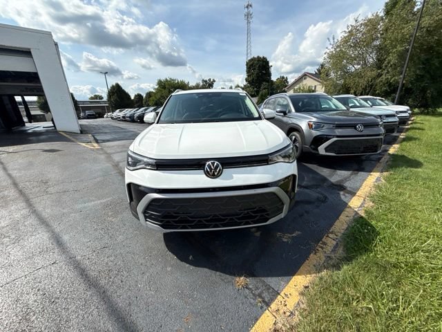 New 2026 Volkswagen Taos SE AWD/4WD image 2
