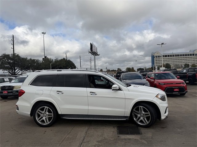 Used 2015 Mercedes-Benz GL 550 4MATIC image 4