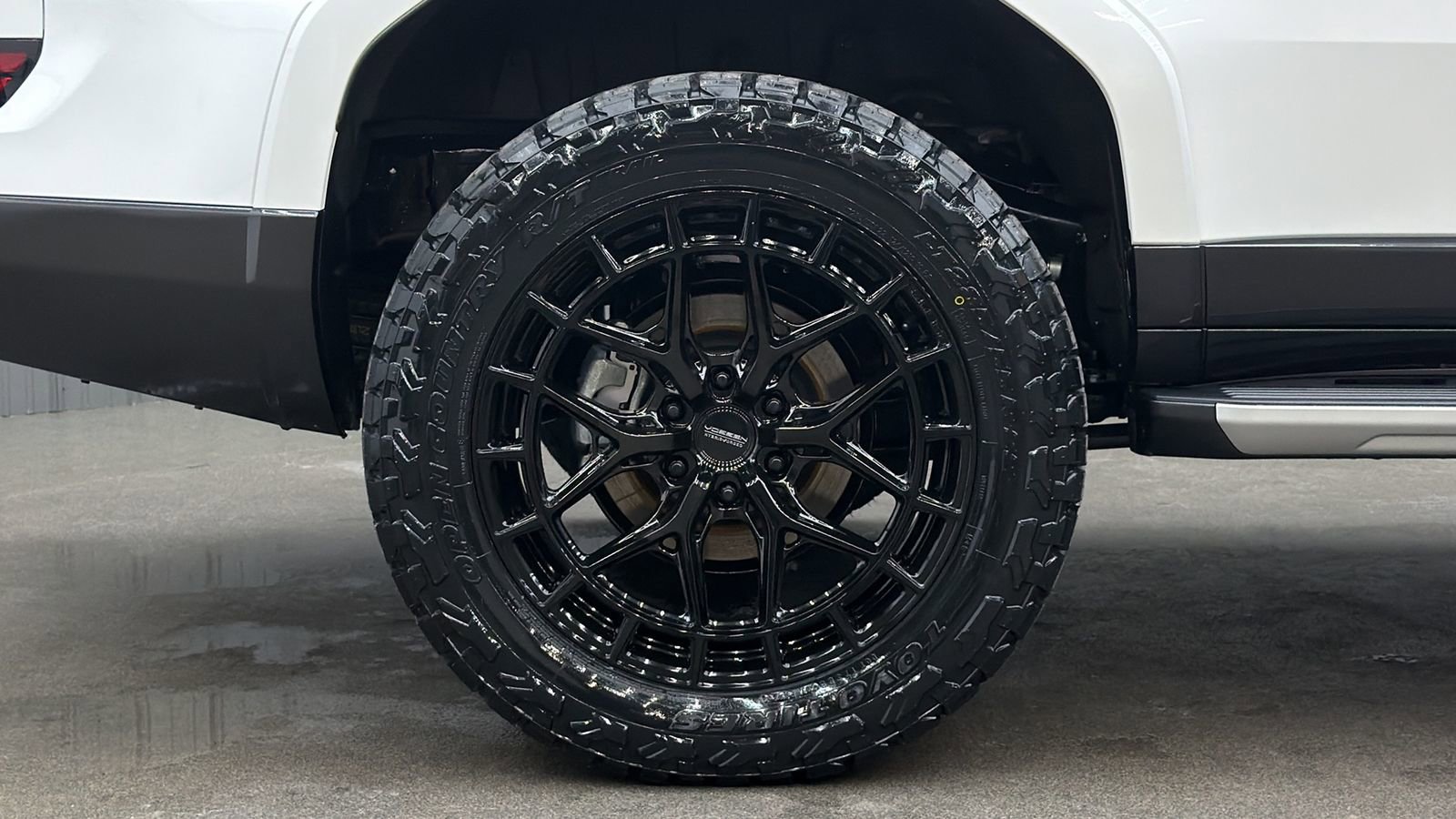 Used 2025 Lexus GX 550 w/ Accessory Package (Z1) image 11