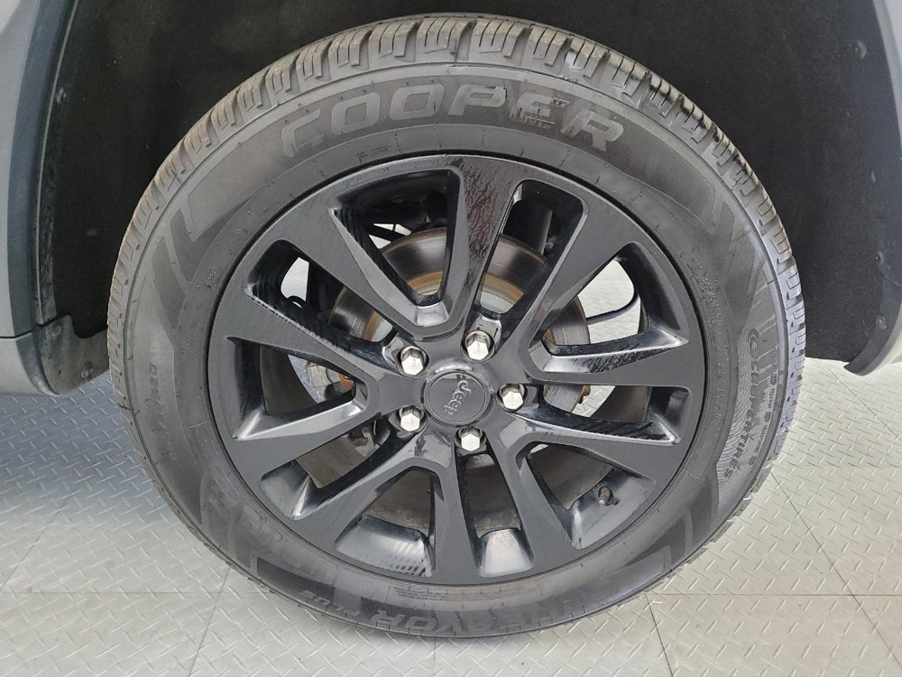Used 2018 Jeep Grand Cherokee Altitude AWD/4WD image 31