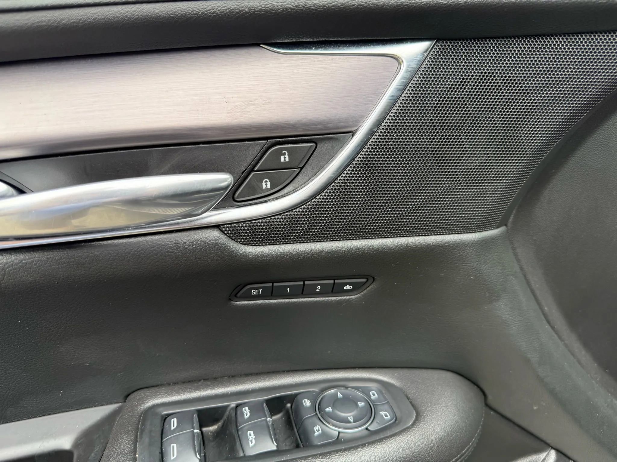 Used 2017 Cadillac XT5 Luxury w/ Driver Awareness Package FWD image 18