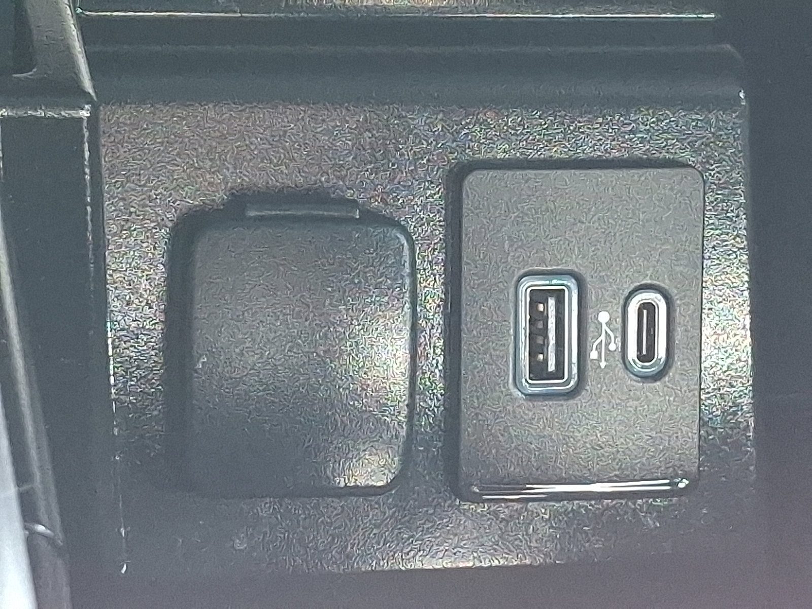 Used 2024 Ford Explorer XLT w/ Equipment Group 202A AWD/4WD image 25