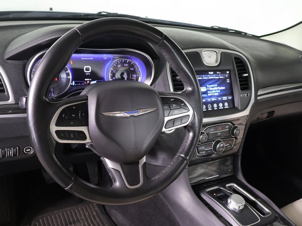 Used 2018 Chrysler 300 Touring L AWD/4WD image 20
