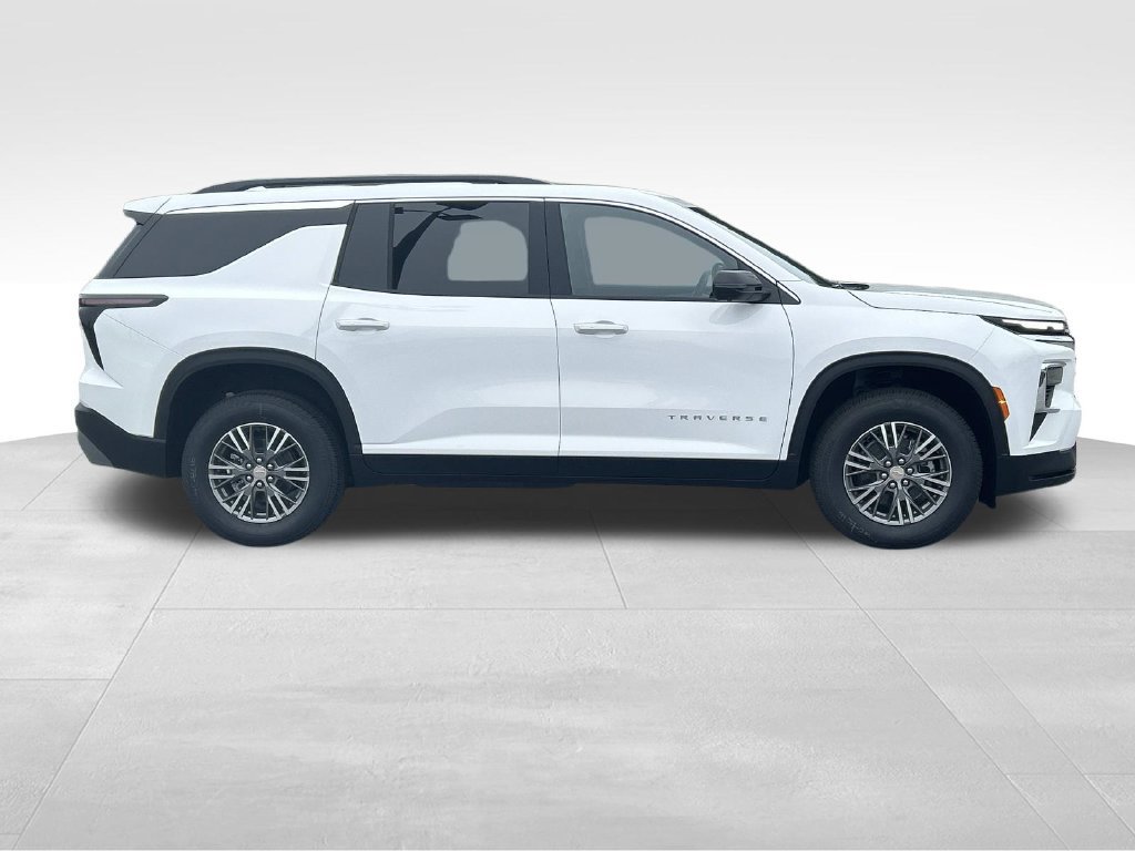 New 2027 Chevrolet Traverse LT w/ Driver Confidence Package FWD image 2