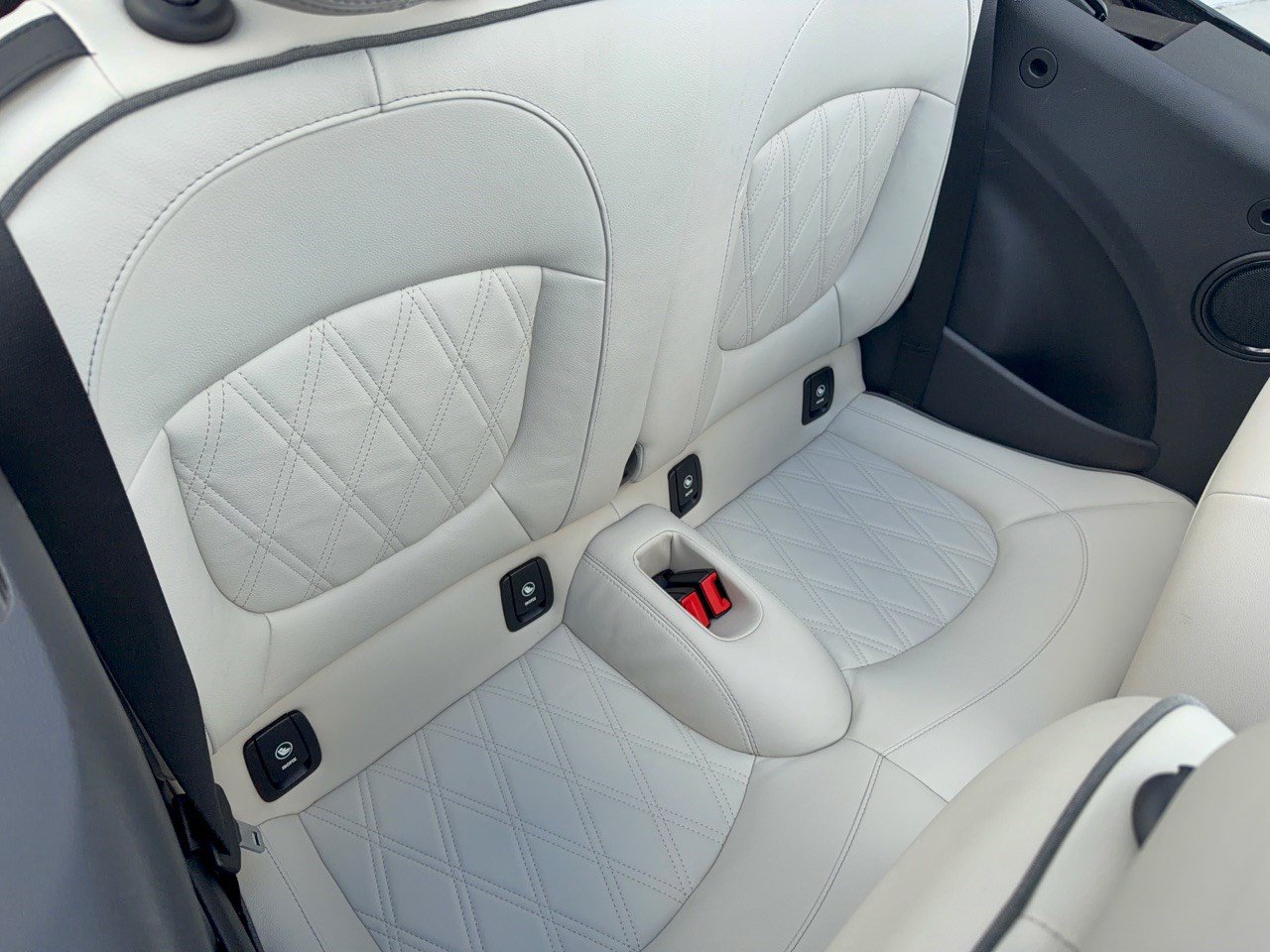 Used 2024 MINI Cooper Convertible w/ Signature Upholstery Package FWD image 29
