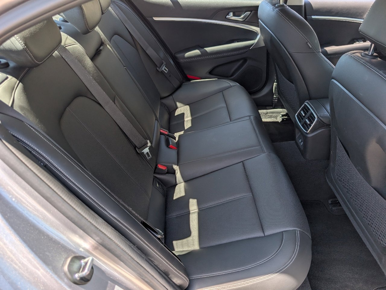 Used 2026 Genesis G70 2.5T image 5