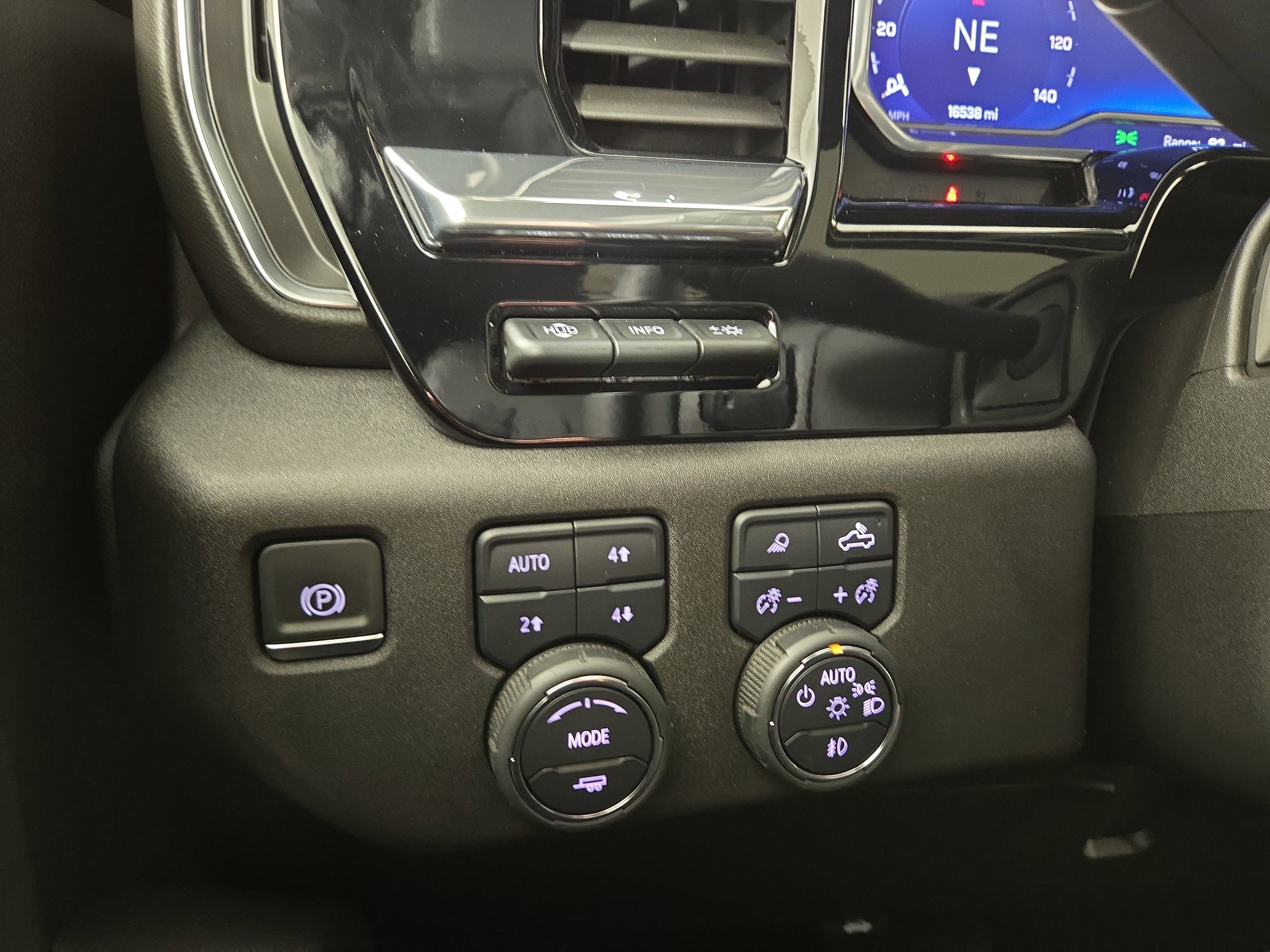 Used 2025 Chevrolet Silverado 3500 High Country w/ Technology Package image 27