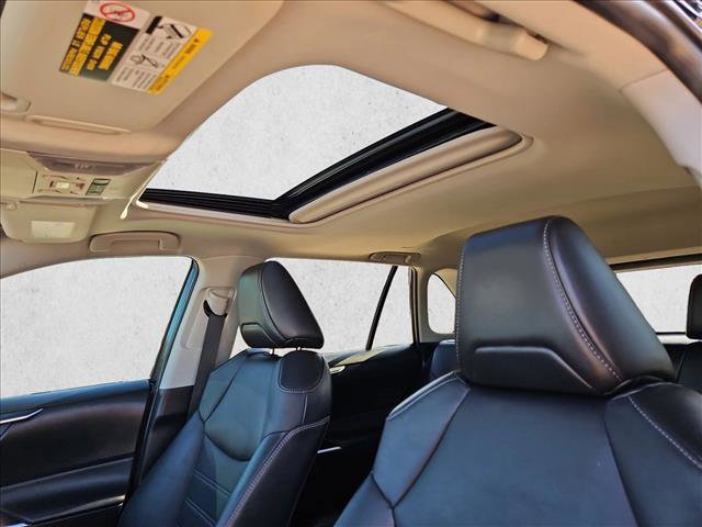 Used 2022 Toyota RAV4 XLE Premium image 16