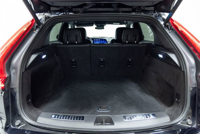 Used 2025 Cadillac XT4 Premium Luxury image 9