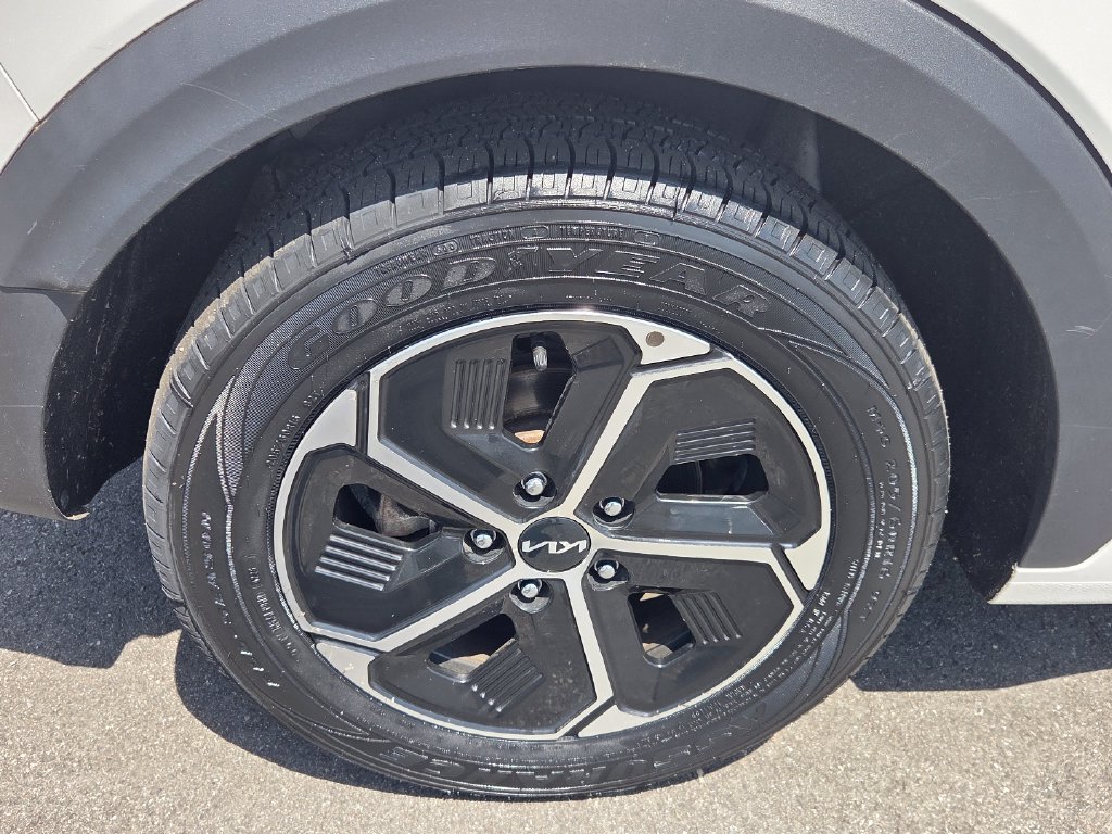 Used 2023 Kia Niro EX w/ EX Cold Weather Package FWD image 9