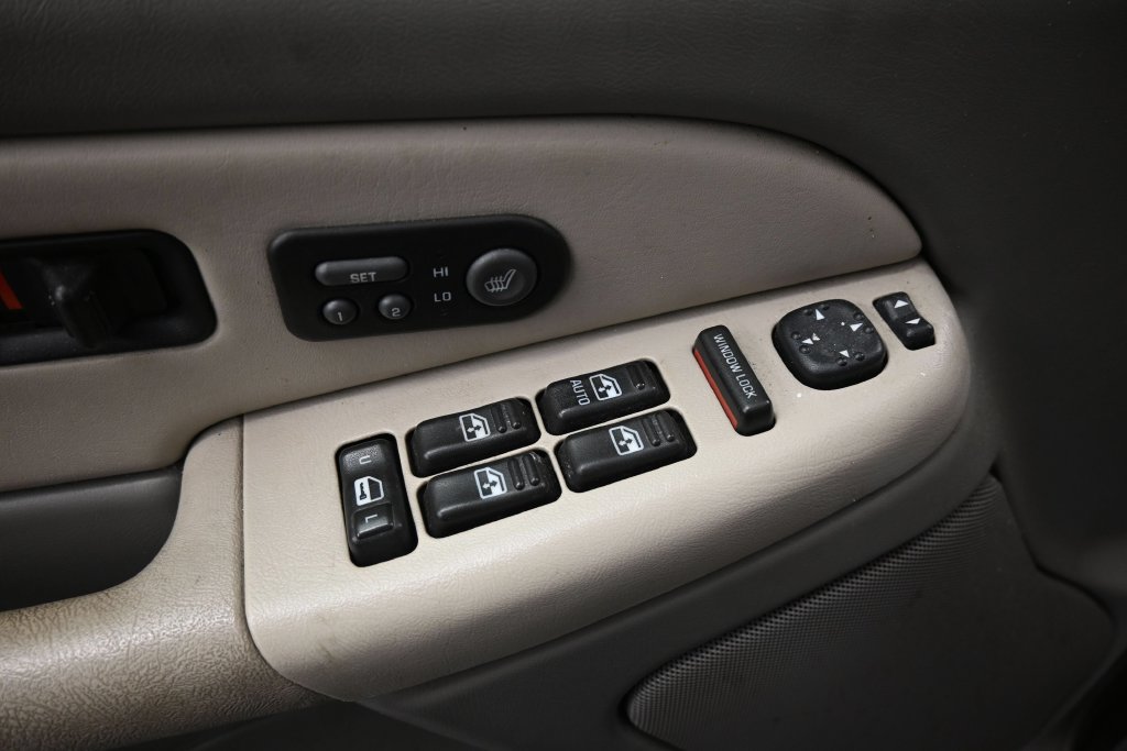 Used 2000 Chevrolet Suburban LT w/ LT Preferred Equipment Group AWD/4WD image 26