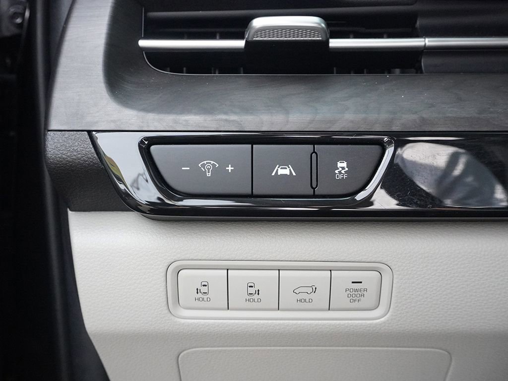 Used 2024 Kia Carnival EX image 37