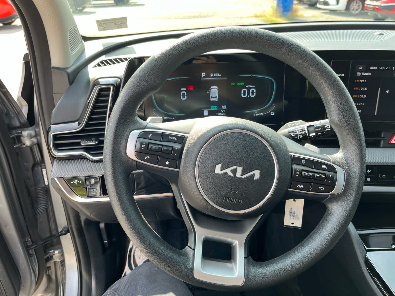 Used 2025 Kia Sportage LX AWD/4WD image 13