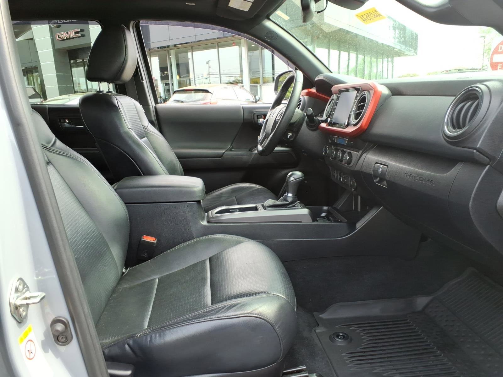 Used 2020 Toyota Tacoma TRD Off-Road w/ TRD Premium Off Road Package AWD/4WD image 16