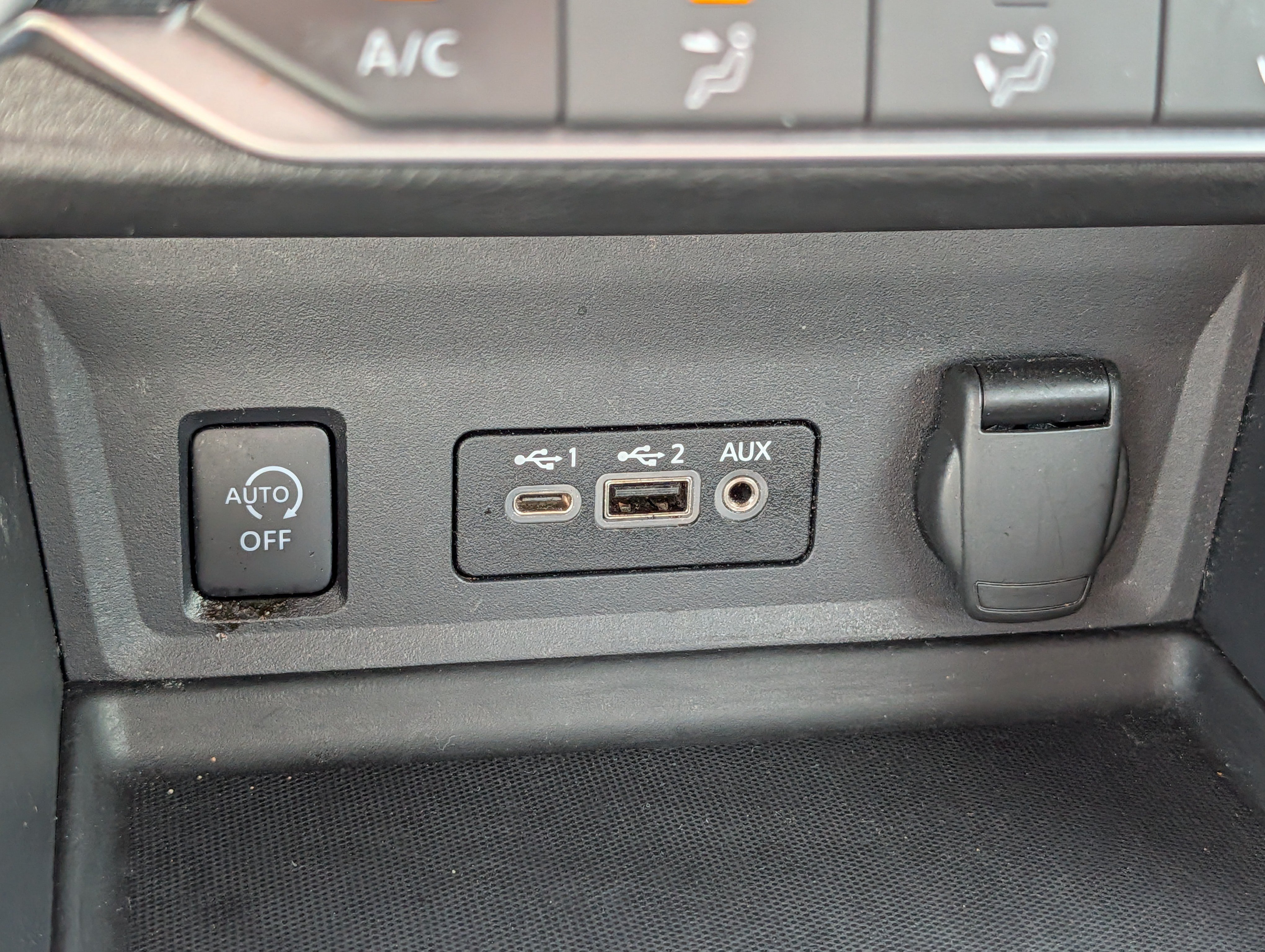Used 2024 Nissan Sentra SV FWD image 28