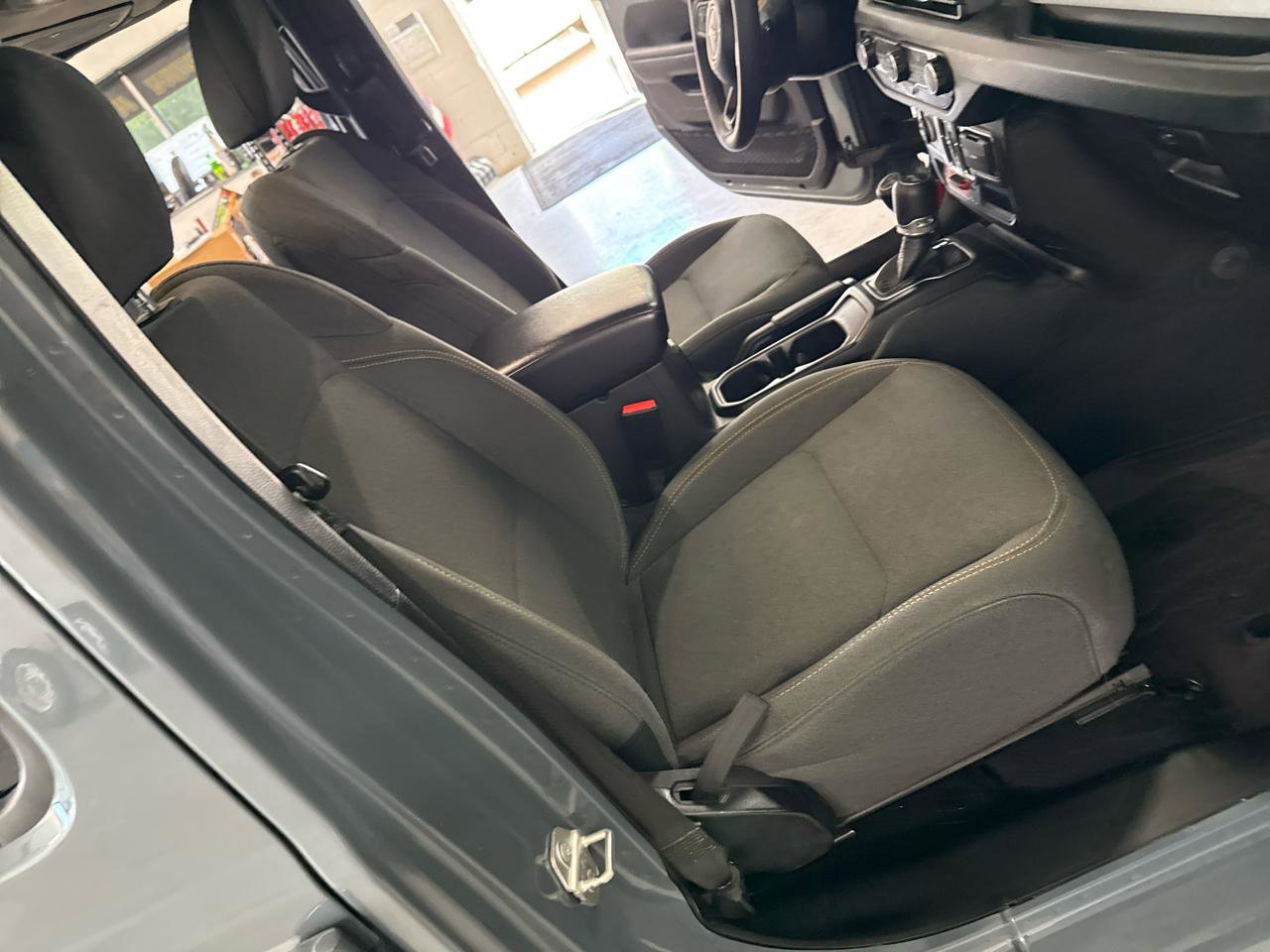 Used 2024 Jeep Wrangler Unlimited image 58