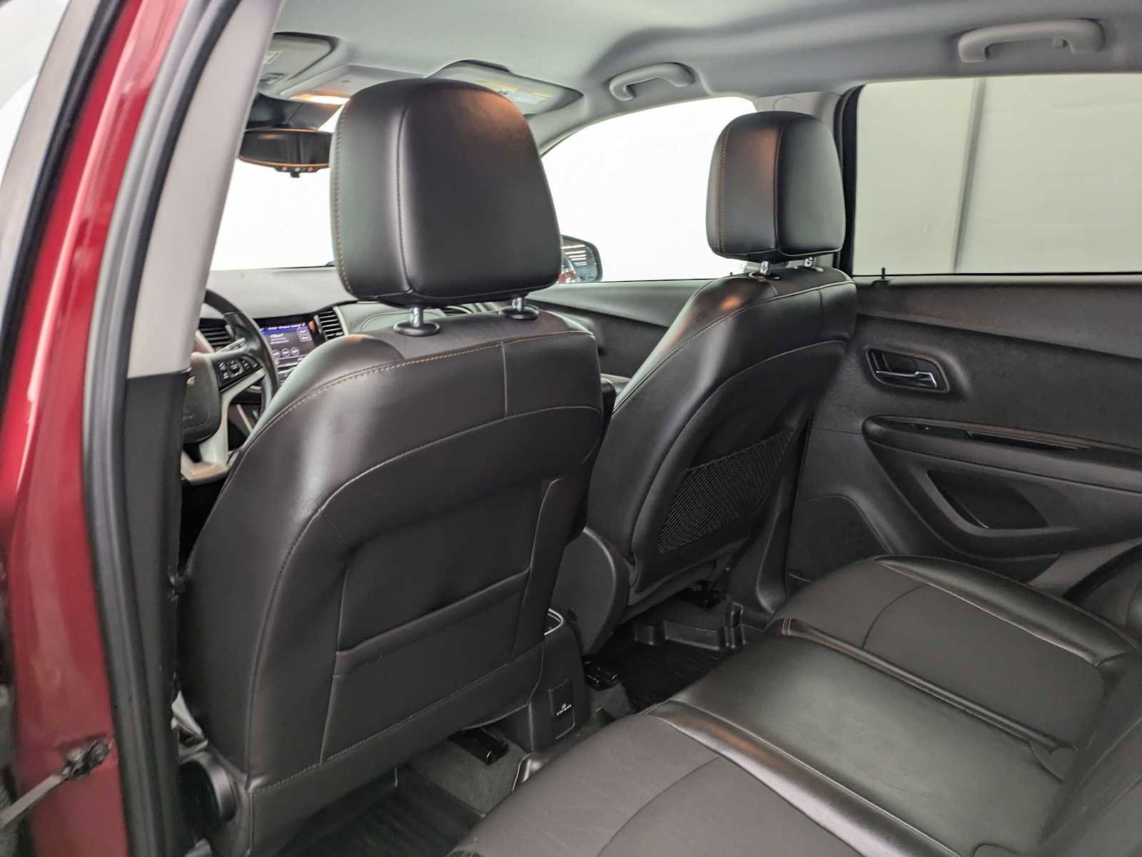 Used 2020 Chevrolet Trax LT w/ LT Convenience Package image 19