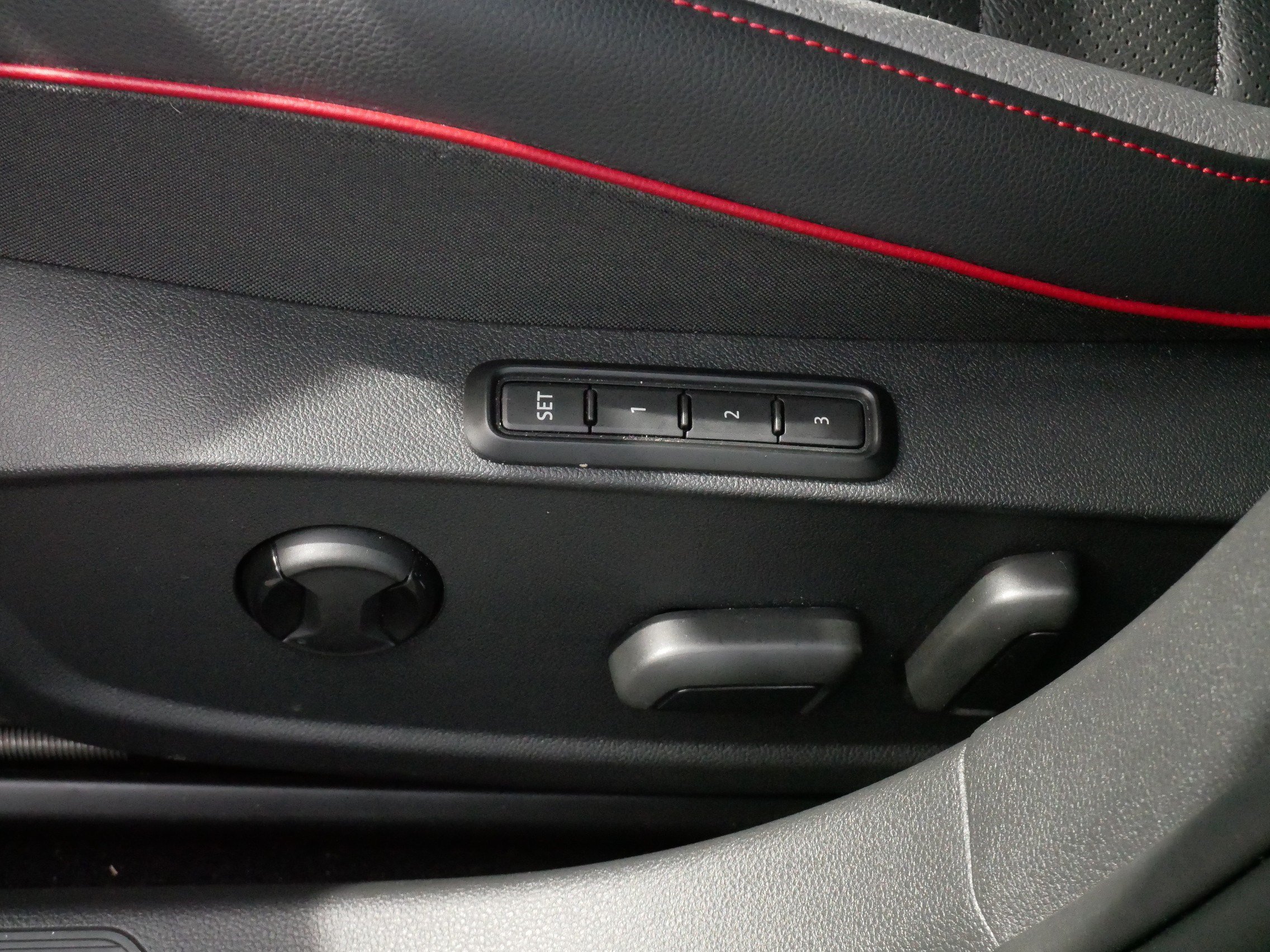 Certified 2025 Volkswagen GTI SE w/ SE Leather Seating Package FWD image 20