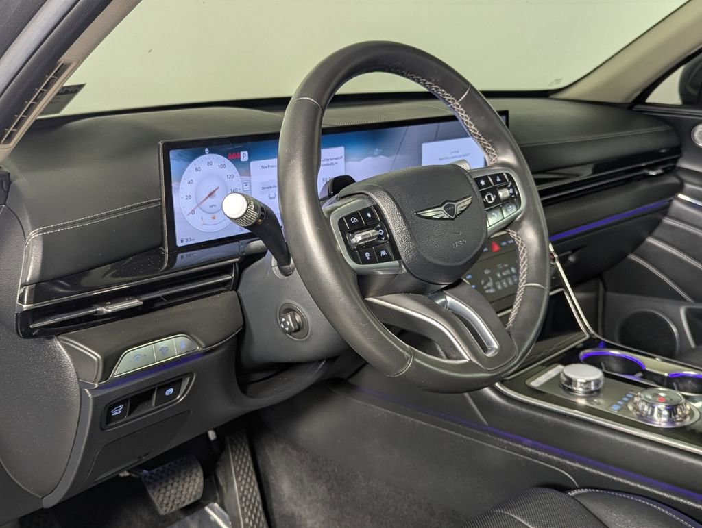 Used 2025 Genesis GV80 2.5T AWD/4WD image 13