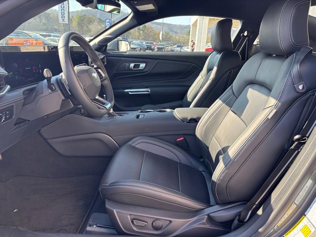 Used 2025 Ford Mustang GT Premium image 9