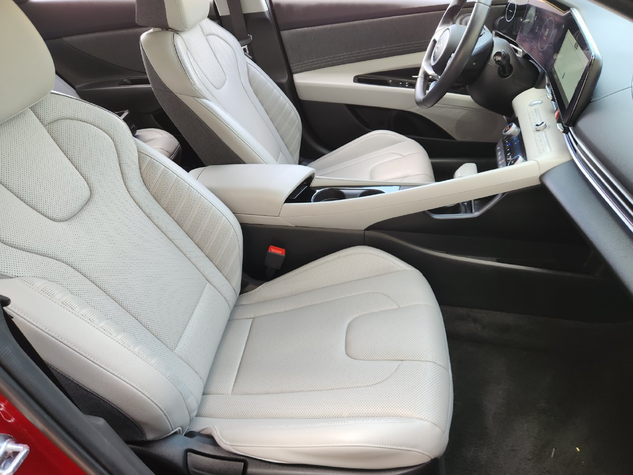Used 2025 Hyundai Elantra Limited FWD image 11