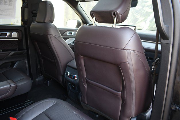 Used 2025 Ford Explorer Platinum w/ LUX Leather Package AWD/4WD image 28