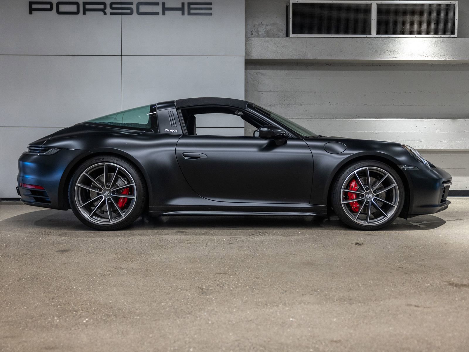 Certified 2024 Porsche 911 Targa 4S w/ Premium Package image 9