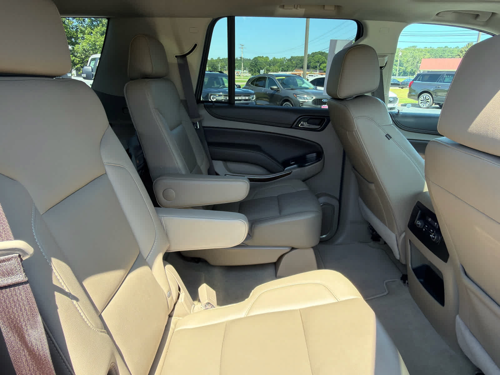 Used 2017 Chevrolet Tahoe LT w/ Luxury Package AWD/4WD image 10