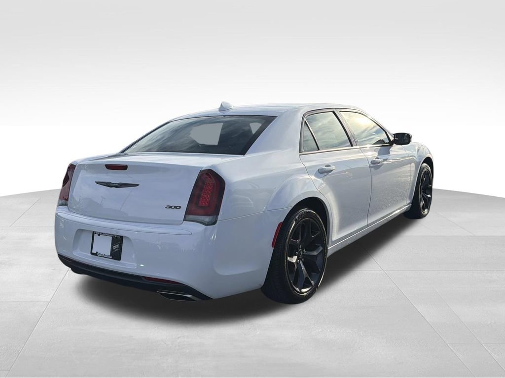 Used 2023 Chrysler 300 Touring w/ Sport Appearance Package image 3