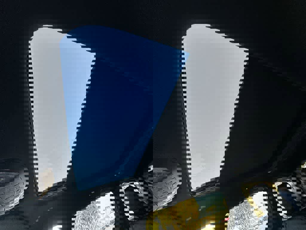 Used 2024 Chrysler Pacifica Premium image 17