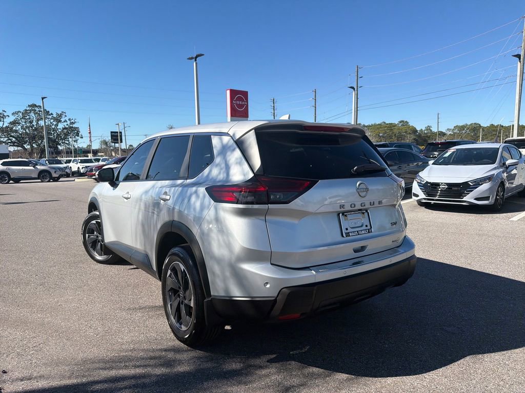 Used 2024 Nissan Rogue SV image 6