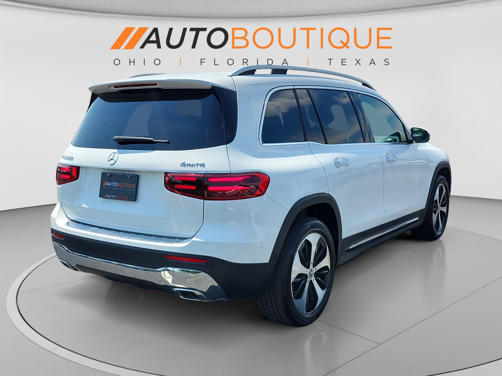Used 2025 Mercedes-Benz GLB 250 4MATIC image 5