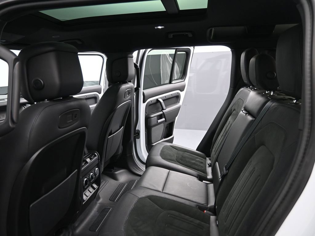 Used 2022 Land Rover Defender 110 V8 image 19