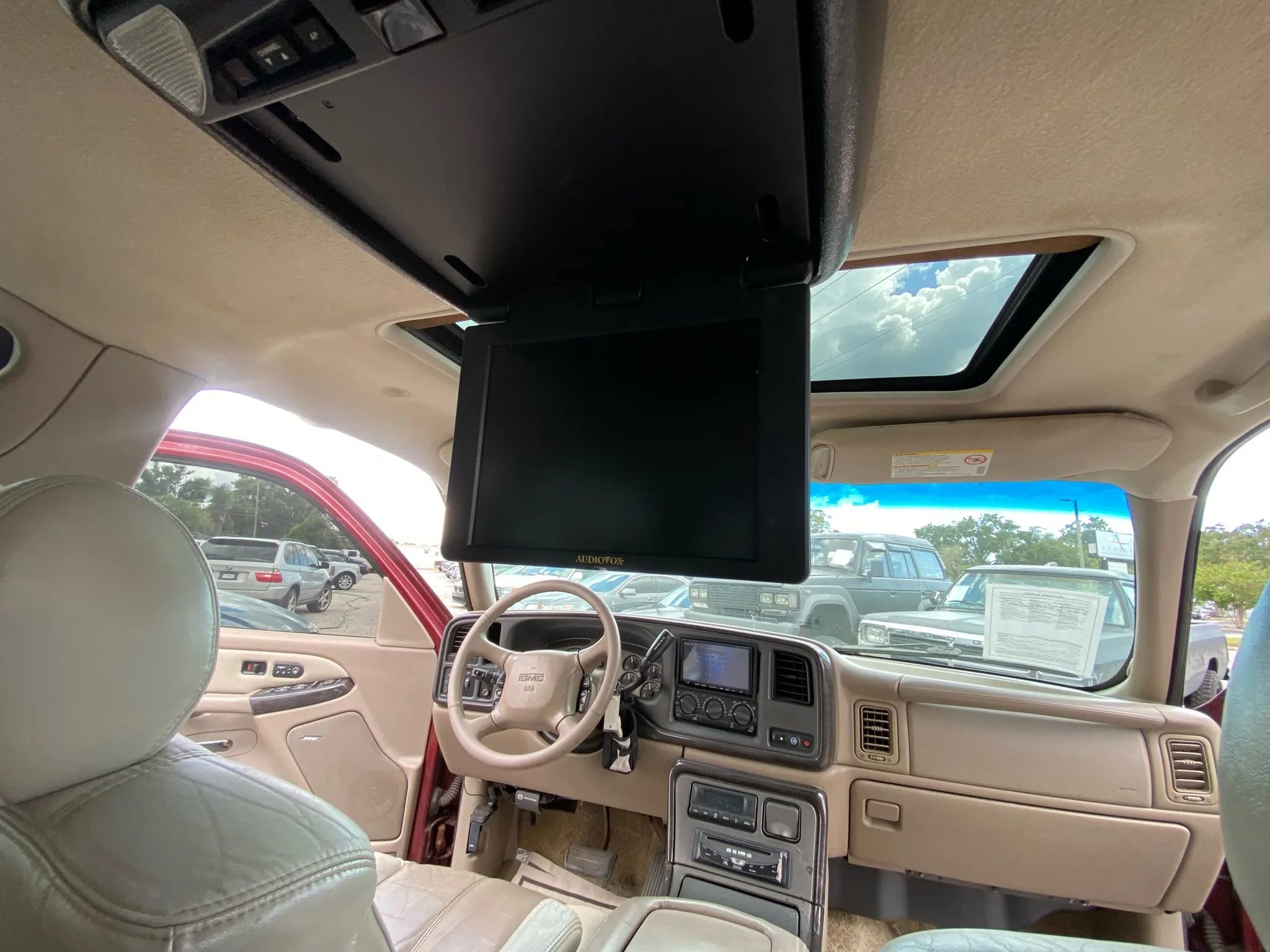 Used 2002 GMC Yukon XL Denali image 5