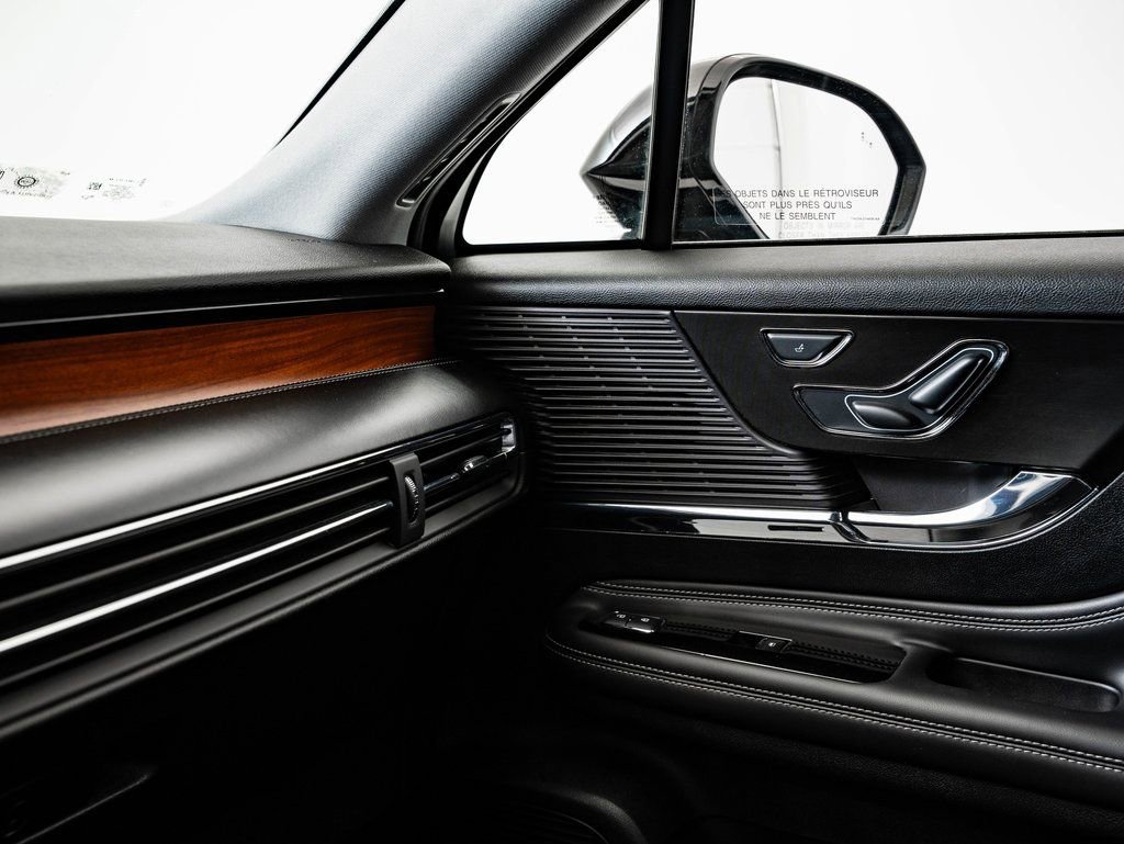 Used 2022 Lincoln Corsair Reserve w/ Equipment Group 201A AWD/4WD image 38