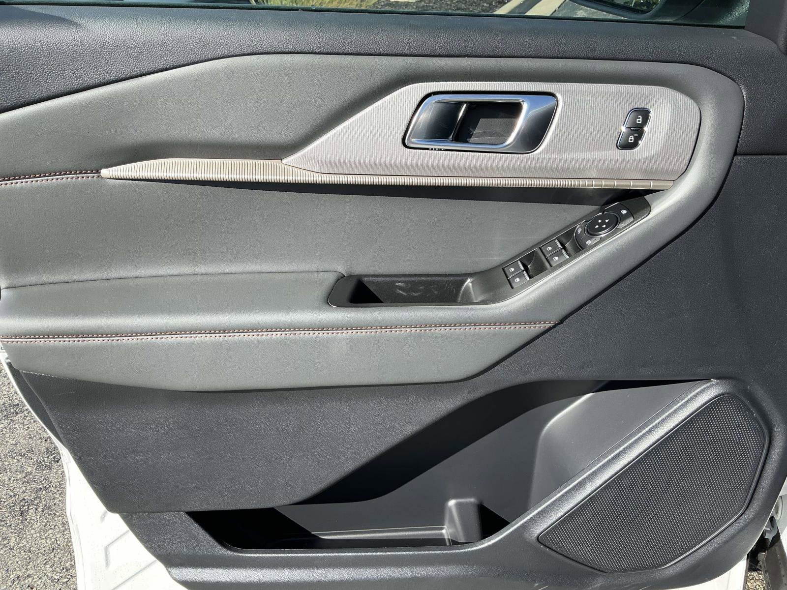 New 2025 Ford Explorer Active image 12