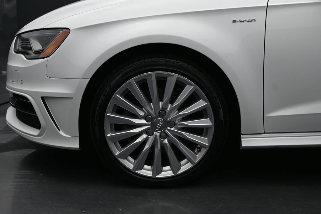 Used 2016 Audi A3 e-tron Premium Plus w/ Premium Plus Package FWD image 26