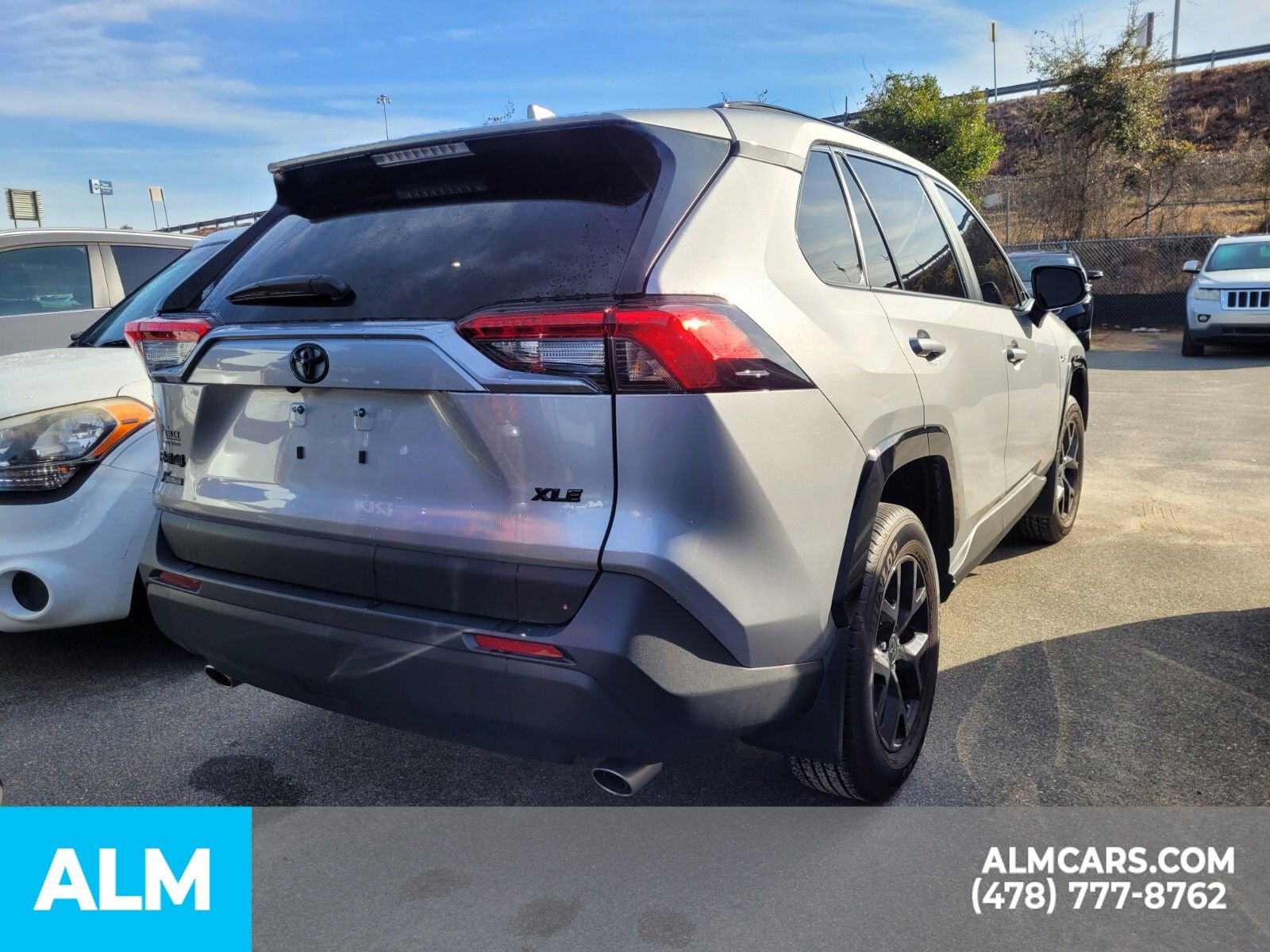 Used 2025 Toyota RAV4 XLE image 17