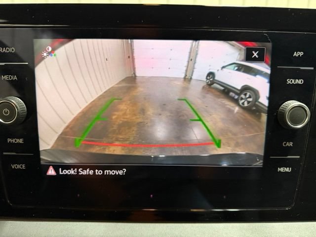 Used 2025 Volkswagen Jetta SE FWD image 36