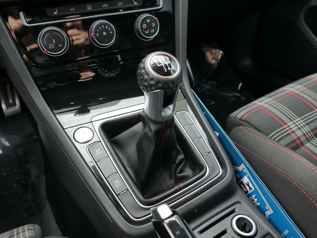 Used 2018 Volkswagen GTI SE image 20