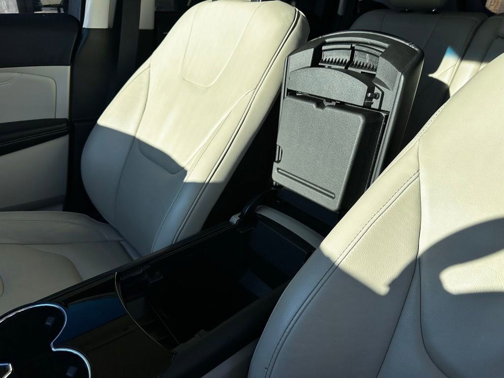 Used 2018 Ford Edge Titanium w/ Technology Package image 17