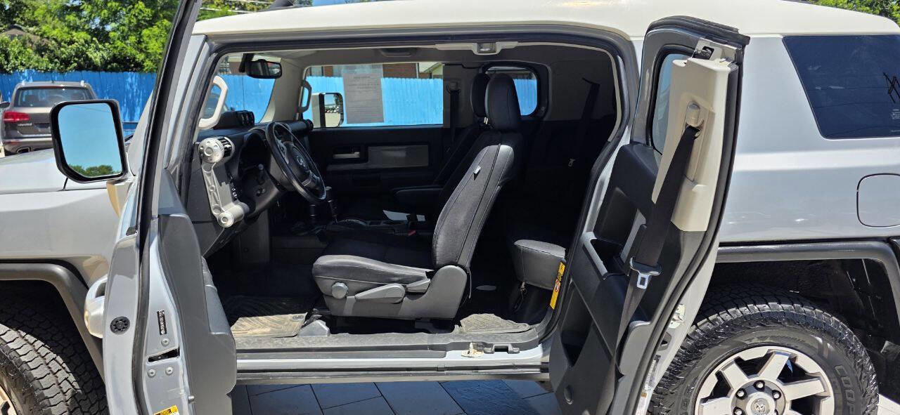 Used 2014 Toyota FJ Cruiser 4WD w/ Upgrade Package image 13