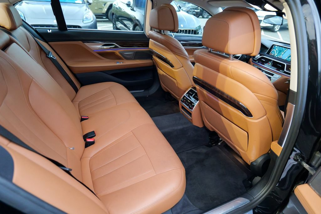 Used 2018 BMW 740i xDrive AWD/4WD image 30