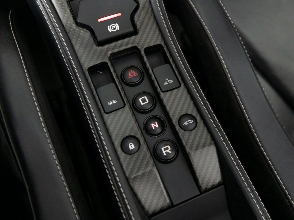 Used 2016 McLaren 675LT Spider image 26