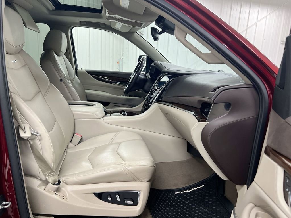 Used 2016 Cadillac Escalade Luxury image 23