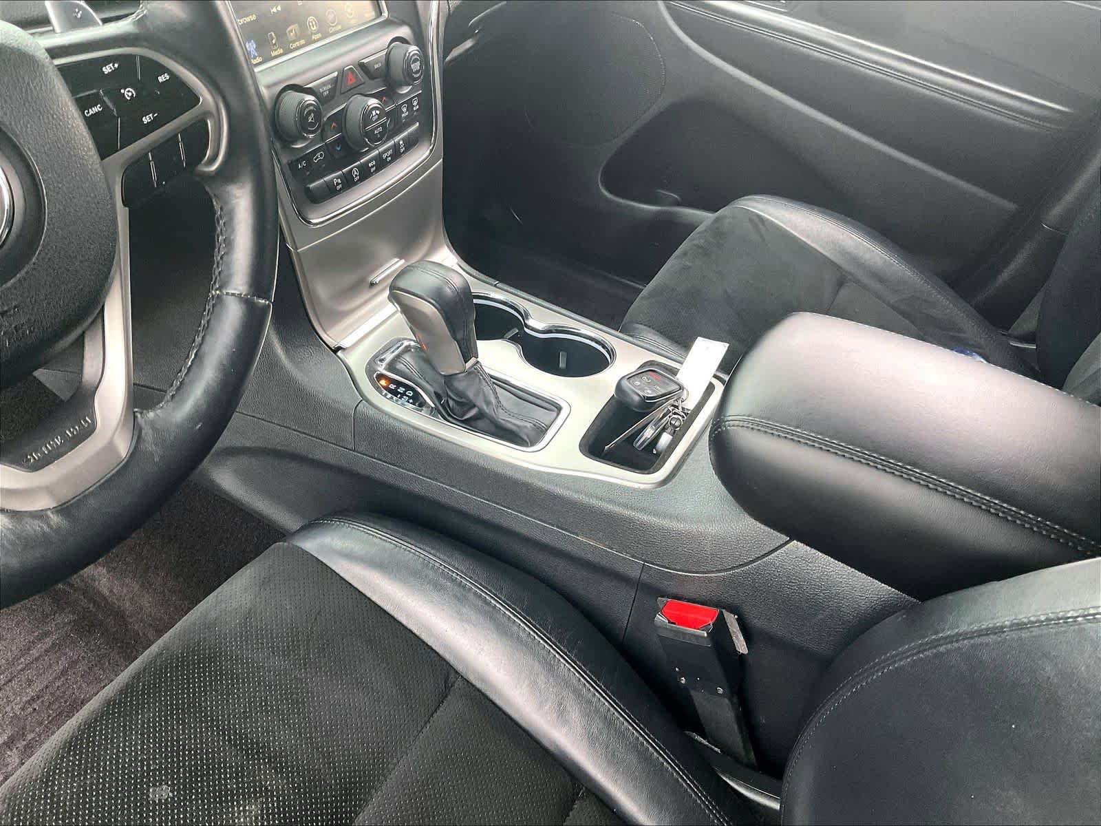 Used 2017 Jeep Grand Cherokee Altitude image 18