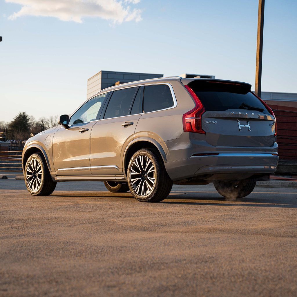 Certified 2025 Volvo XC90 T8 Plus w/ Protection Package Premier image 5